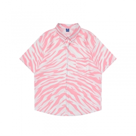 Белая рубашка бренда TIDE EKU с коротким рукавом и розовым принтом