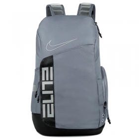 Серый рюкзак Nike выполнен из непромокаемого полиэстера  