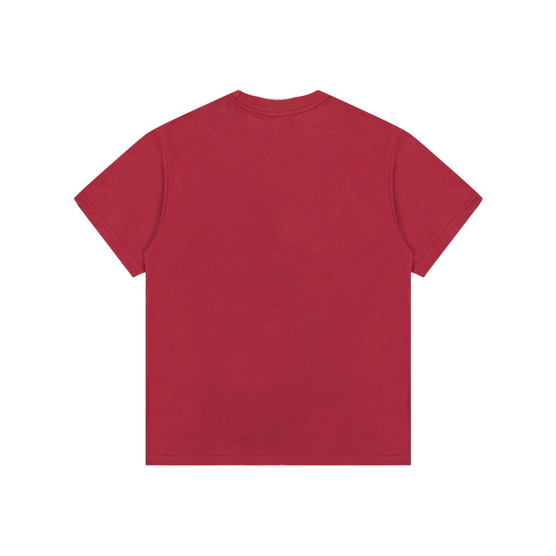 Бордовая футболка Carhartt выполнена из 100% хлопка
