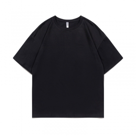 YEE футболка выполнена из качественного хлопка в черном цвете