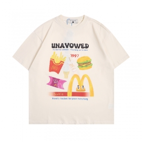 Унисекс футболка THE UNAVOWED кремовая с рисунком "МакДональдз"