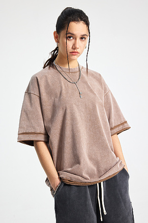 Однотонная футболка ARTIEMASTER выполнена в бежевом цвете