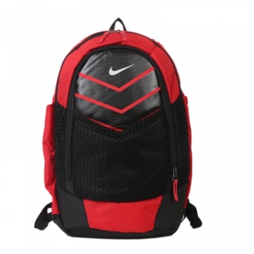 Спортивный красный рюкзак Nike с вентилируемой спинкой