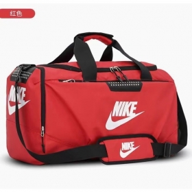 Технологичная красная Nike сумка для путешествий или спорта