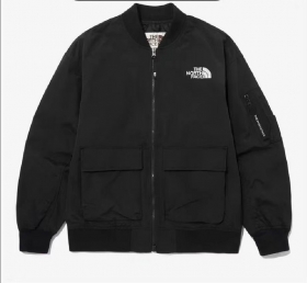 Чёрная куртка - бомбер The North Face с накладными карманами