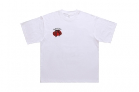 Белая футболка с принтом "insist два бутона розы" на спине