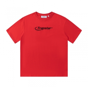 Красная Trapstar с фирменным логотипом выполнена из 100% хлопка