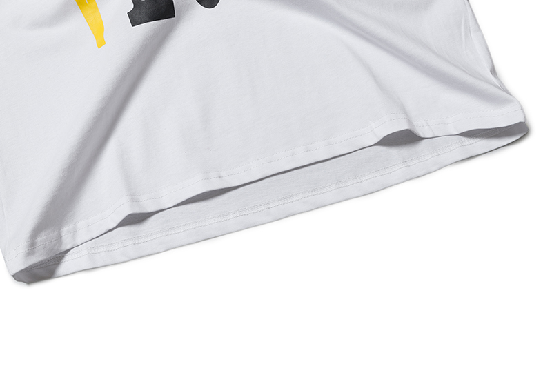Белая футболка VLONE с жёлтым логотипом и принтом