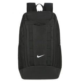 Спортивный Nike чёрный рюкзак с белым логотипом бренда 