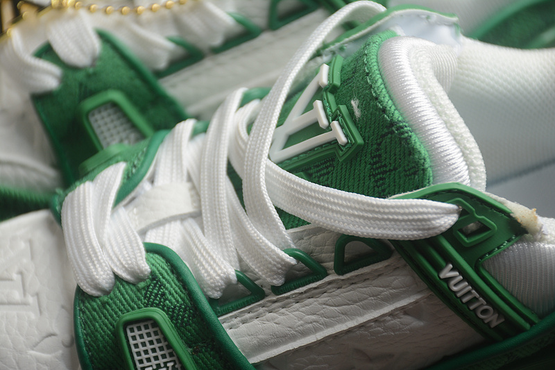 Зеленые с высокой подошвой и логотипом кроссовки Louis Vuitton Trainer