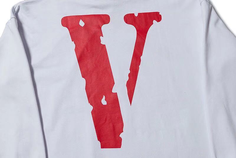 Белый худи VLONE с красным логотипом