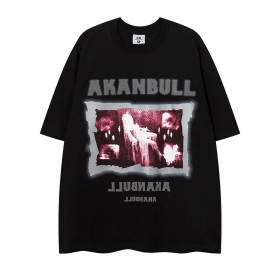 Базовая футболка Anbullet выполнена в черном цвете