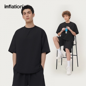 Базовая в черном цвете футболка от бренда INFLATION