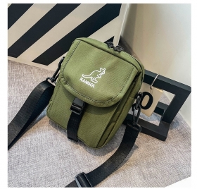 Зелёная стильная сумка-барсетка Kangol на регулируемом ремне