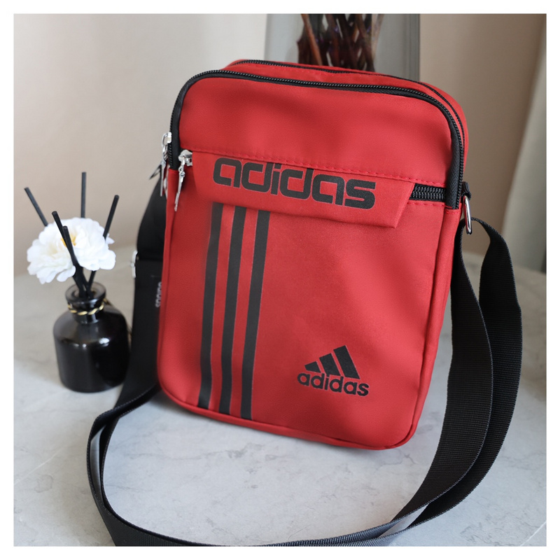 Красная компактная сумка Adidas с несколькими отделениями для вещей