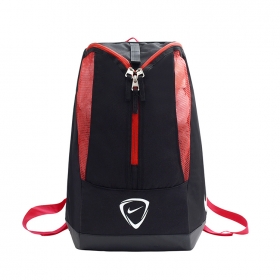 Удобный чёрный рюкзак с регулируемыми плечевыми ремнями от Nike