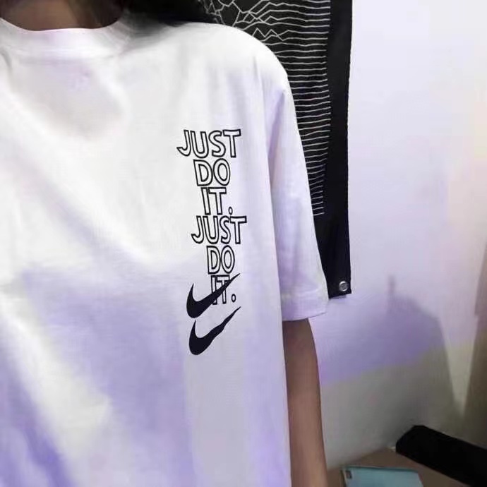 Универсальная белая футболка Nike с коротким рукавом и надписью