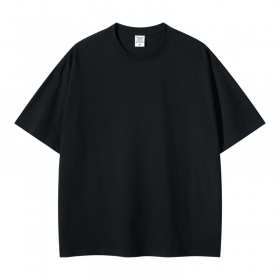 Чёрная футболка свободного кроя от бренда BE THRIVED