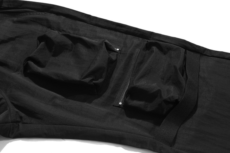 Чёрные штаны Made Extreme с накладными карманами спереди