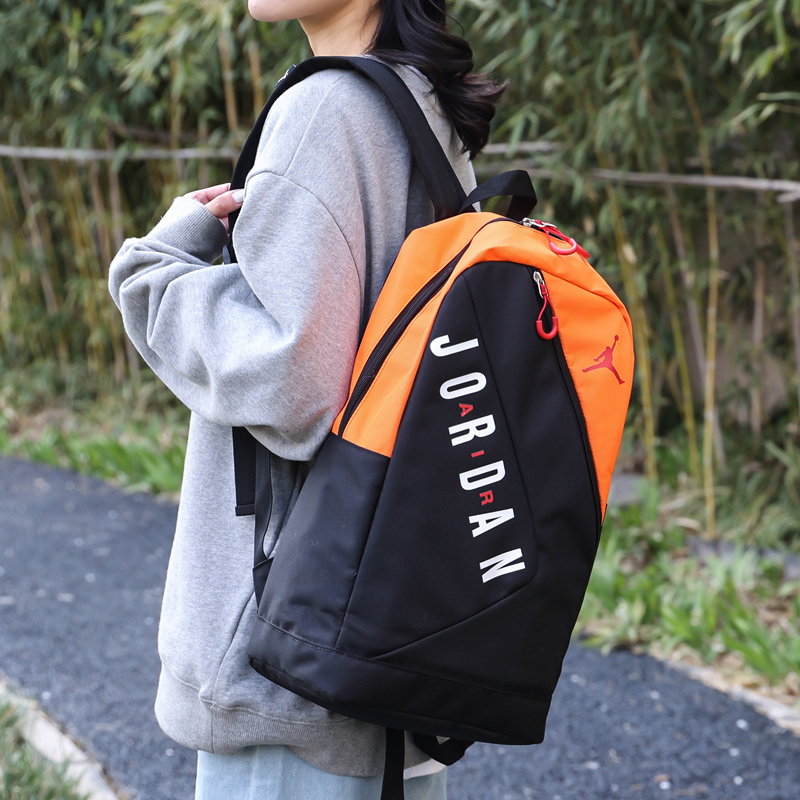 Рюкзак чёрно-оранжевого цвета бренда Nike Jordan с ярким подкладом