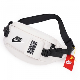 От бренда Nike белая поясная сумка с основным отделением на молнии