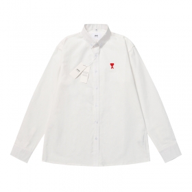 Белая рубашка с вышивкой AMI классического прямого фасона хлопковая