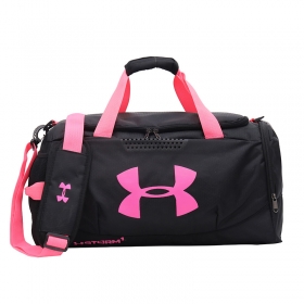 Чёрная спортивная сумка с розовыми ручками от бренда Storm 
