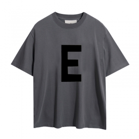 Простая серая футболка Essentials FOG с буквой Е спереди