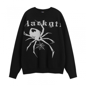 Черный свитер от бренда OREETA с принтом паука спереди