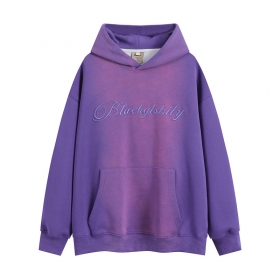 Фиолетовое худи от бренда OREETA с вышитой надписью на груди в цвет