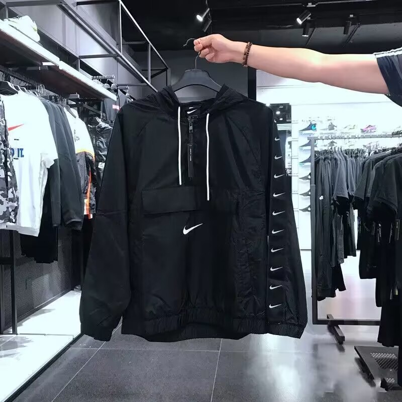От бренда Nike с накладным карманом-кенгуру чёрный анорак