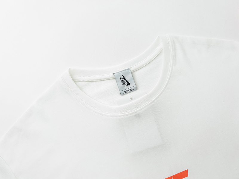 Базовая белая футболка Nike с брендовым лого и черными надписями