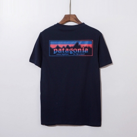 Тёмно-синяя классическая футболка Patagonia c фирменным принтом на спине