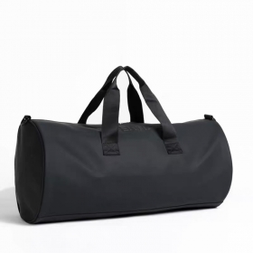 Дорожная спортивная сумка Essentials чёрная водонепроницаемая