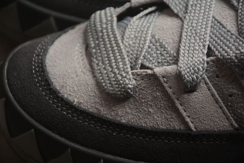 Светло-серые Adidas Adimatic с двухцветной широкой подошвой кроссовки