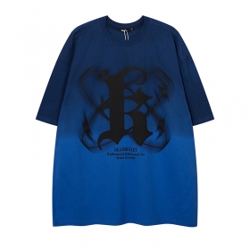 Легкая 020KYN футболка выполнена в синем цвете с коротким рукавом