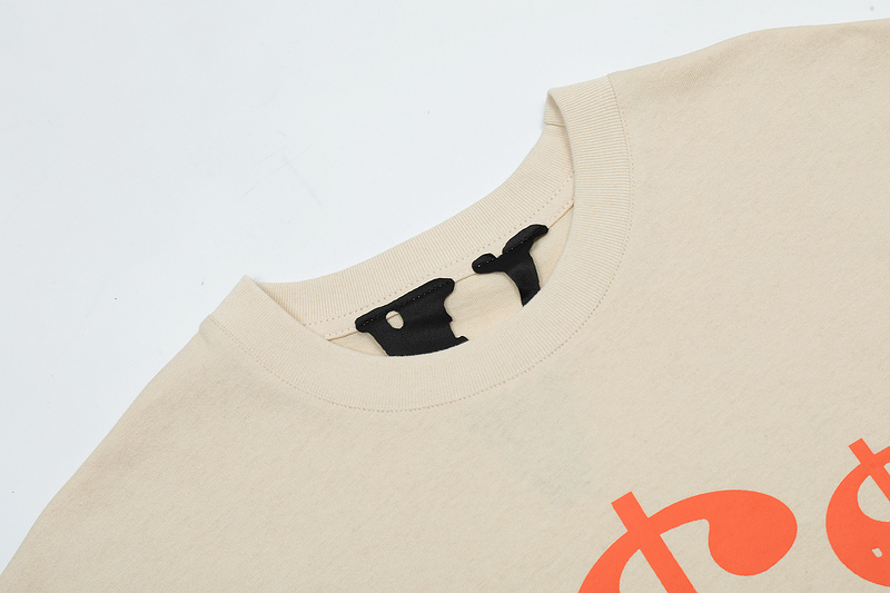 Бежевая футболка с принтом на груди и спине от бренда VLONE 