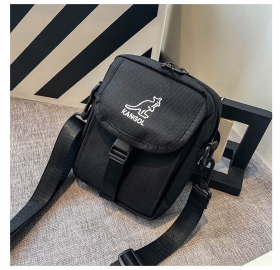 Стильная сумка-барсетка бренда Kangol чёрного цвета