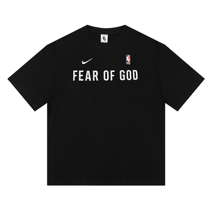 Базовая черная футболка от бренда Nike с принтом "Fear of God"