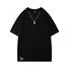 Черная футболка YUXING с подвеской лезвием на цепочке