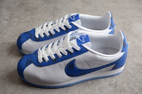 Кроссовки Nike Cortez Classic бело-синего цвета с лого LV на swoosh