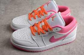 Бело-розовые кеды Nike Air Jordan 1 Low GS с оранжевыми шнурками