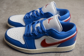Бело-синие кеды Nike Air Jordan 1 Low с красным брендингом