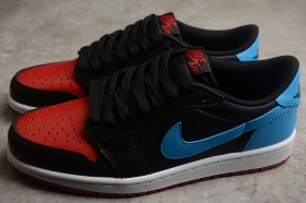 Кеды Nike Air Jordan 1 Low из кожи чёрного, красного, синего цвета.