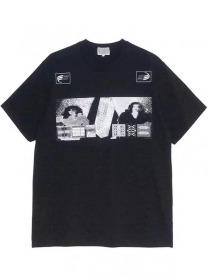 Черная футболка бренда Cav empt с повторяющимся рисунком