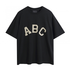 Черная футболка от бренда FEAR OF GOD с принтом "ABC" на груди