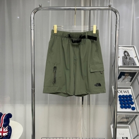 Хаки шорты на резинке с ремешком от бренда The North Face с карманами