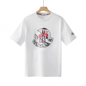 Белая футболка от бренда MONCLER с принтом и нашитым лого