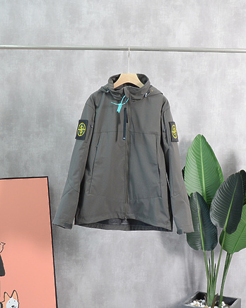 Куртка Stone Island серого цвета с капюшоном и шевронами