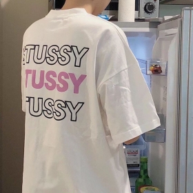 Белая футболка классического прямого кроя с надписью Stussy